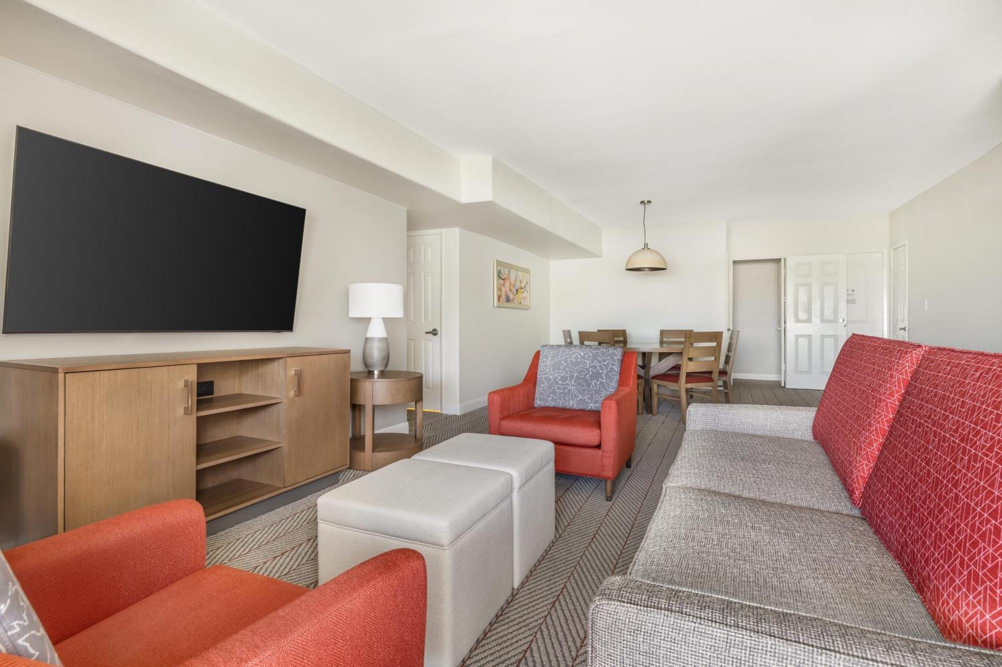 Three-Bedroom King Suite Two Queen Beds Balcony