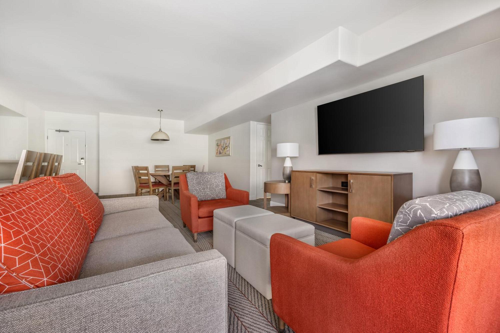 2 BEDROOM 1 KING 1 QUEEN SUITE BALCONY